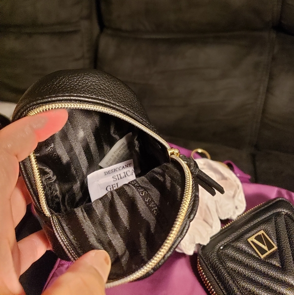 3 items - Picture 2 of 10